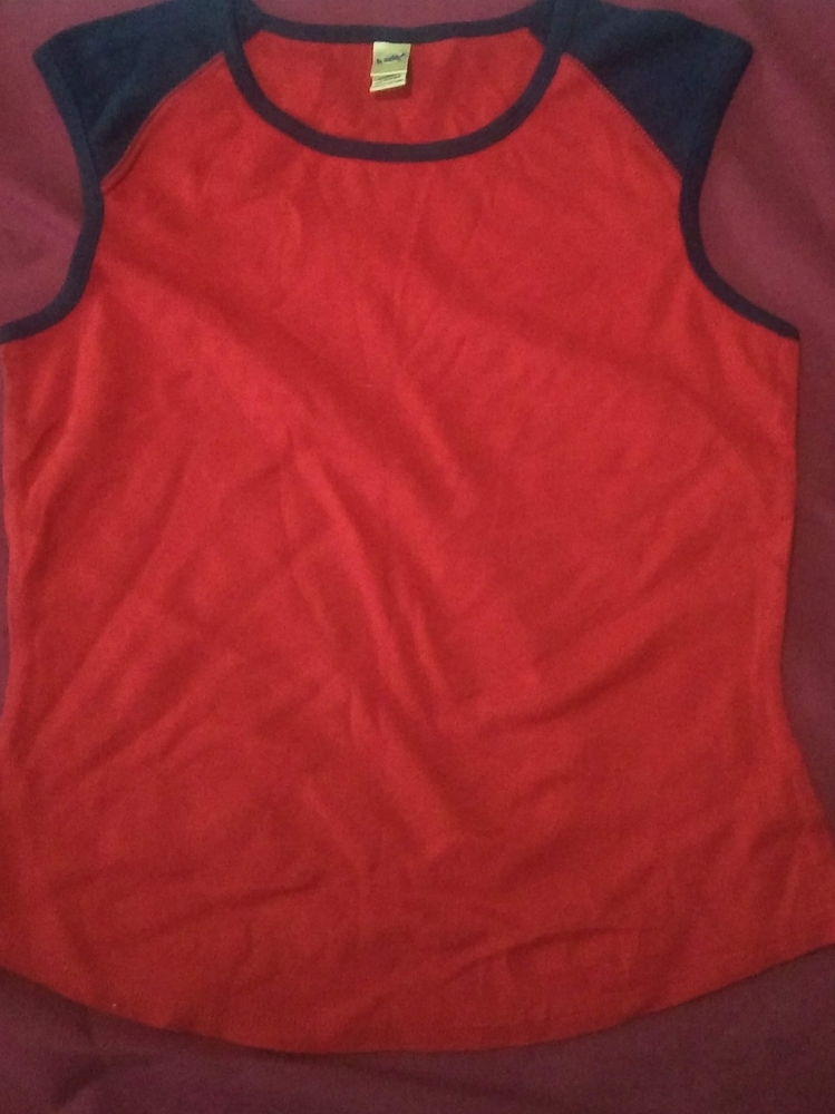  Red extra large unisex shirt Kavio kids.
